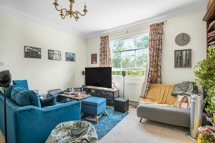 2 Bedroom Flat To Rent In Kings Road, Richmond, TW10