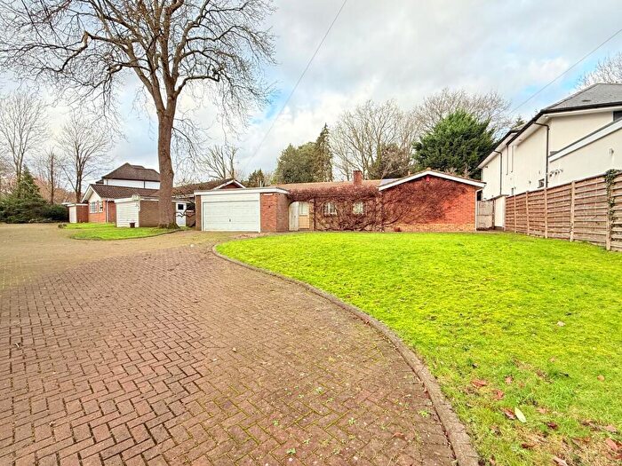 5 Bedroom Detached Bungalow For Sale In Barnet Road, Barnet, EN5