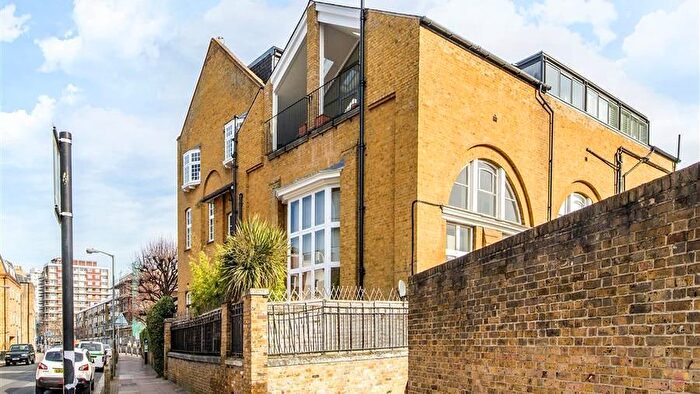 3 Bedroom Flat To Rent In Battersea High Street, London, SW11