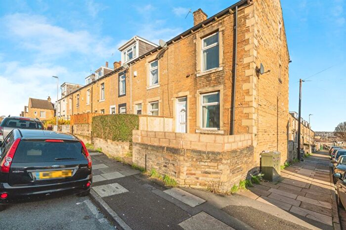 4 Bedroom End Of Terrace House For Sale In Aberdeen Place, Bradford, BD7