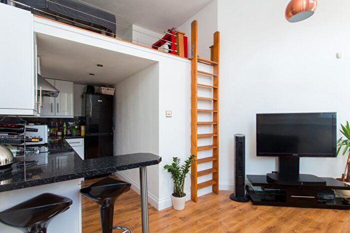 1 Bedroom Flat To Rent In Wandsworth Rd, SW8