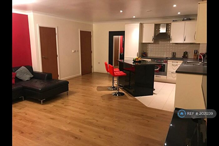 2 Bedroom Flat To Rent In Oak Tree Court, South Sutton, SM2