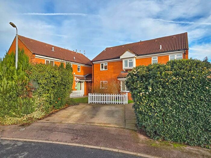 2 Bedroom Cluster House For Sale In Cherry Tree Way, Ampthill, Bedfordshire, MK45