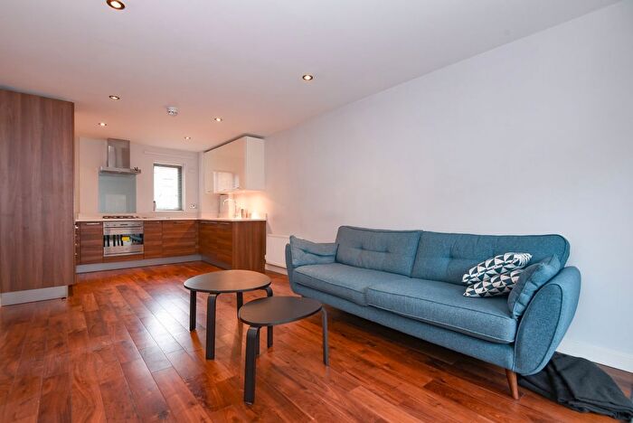 2 Bedroom Flat To Rent In Bagleys Lane, Fulham, London, SW6