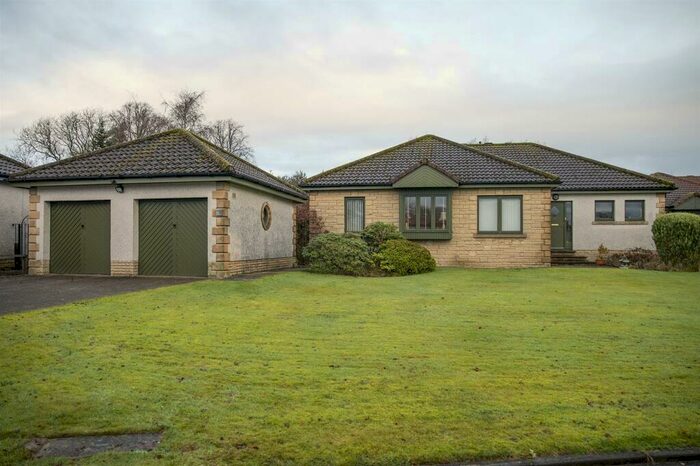 4 Bedroom Detached Bungalow For Sale In Westpark Gate, Saline, KY12