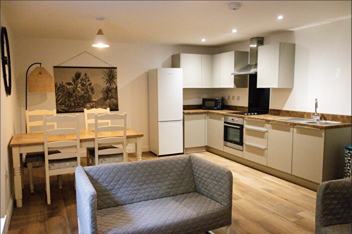 1 Bedroom Flat To Rent In Bank Street // Luxury Bed Flat // Aug, LN2