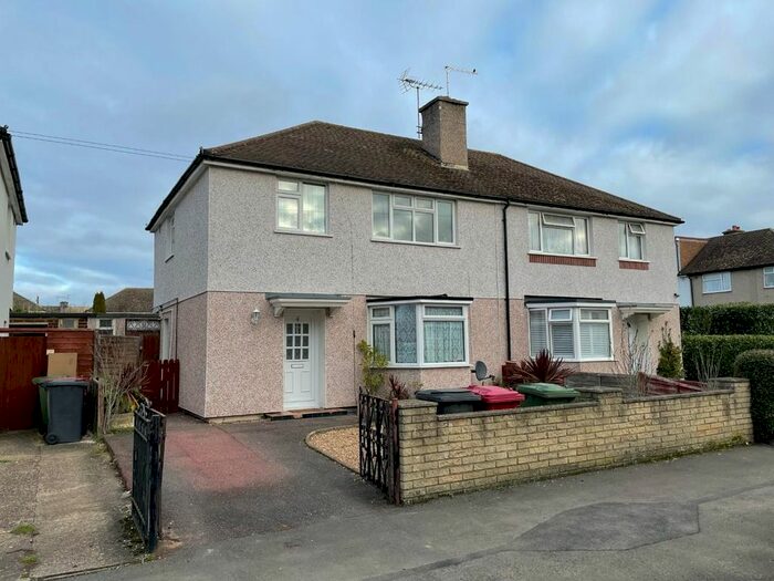 3 Bedroom Semi-Detached House To Rent In Harrison Way, Cippenham, Slough, SL1