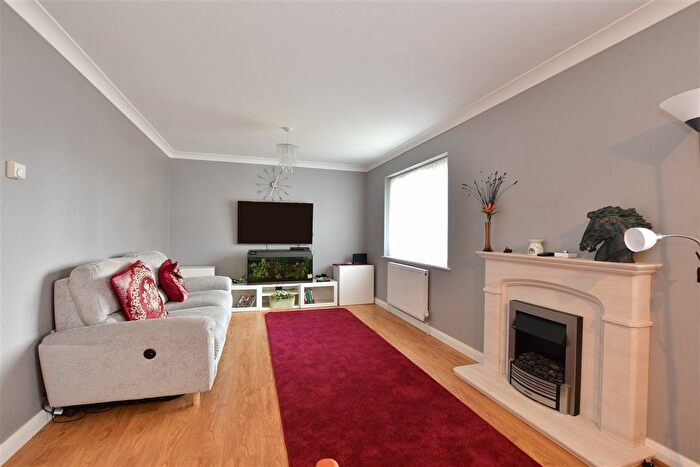 2 Bedroom Maisonette For Sale In Irvon Hill Road, Wickford, Essex, SS12