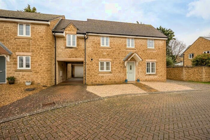 3 Bedroom Link Detached House For Sale In Roman Close, Kirtlington, Kidlington, OX5