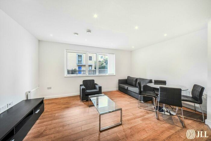 1 Bedroom Flat To Rent In Vitruvian Court, London, E14