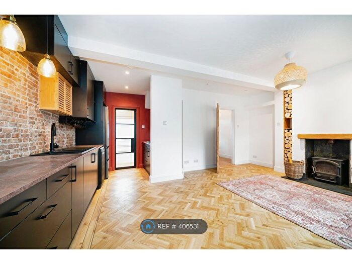 4 Bedroom Semi-Detached House To Rent In Sanway Road, Byfleet, KT14