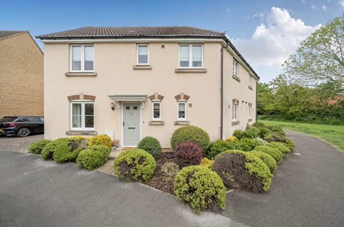 3 Bedroom Semi-Detached House For Sale In Avenue De Gien, Malmesbury, SN16