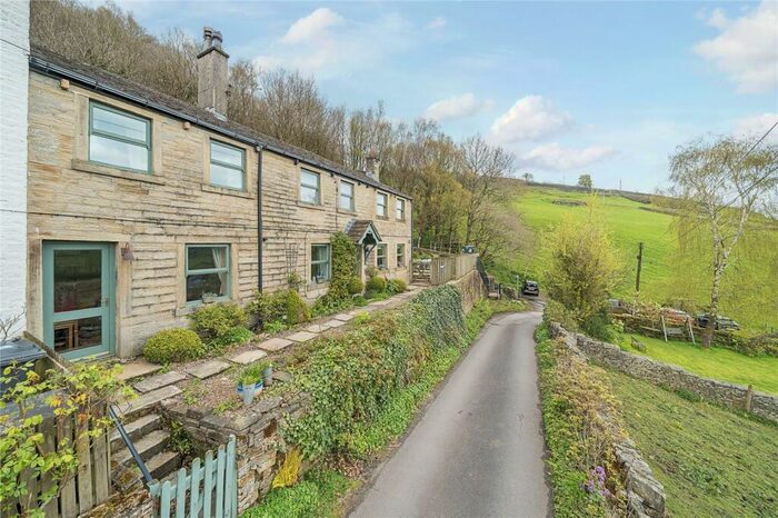 4 Bedroom End Of Terrace House For Sale In Arrunden Wood Nook, Holmfirth, West Yorkshire, HD9