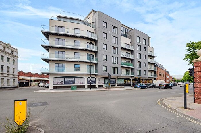 1 Bedroom Flat To Rent In Royal Crescent Road, Southampton, SO14