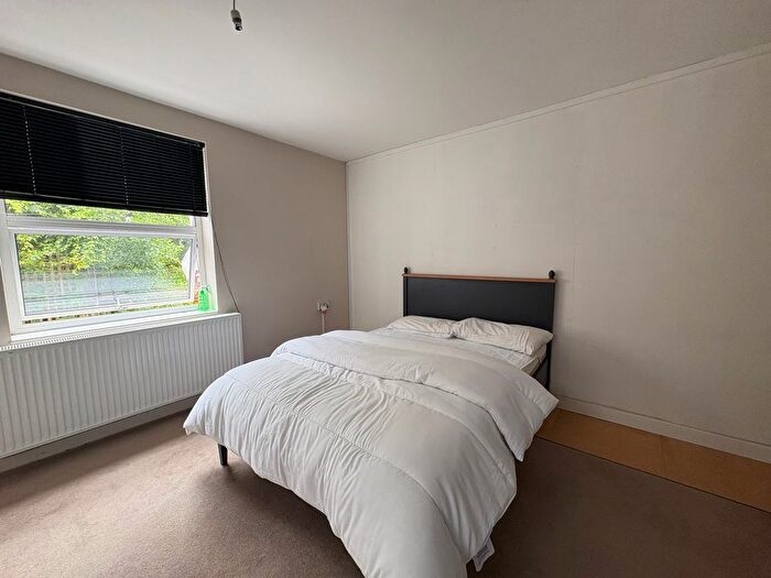 1 Bedroom Flat To Rent In Strayfield Road, Enfield, EN2