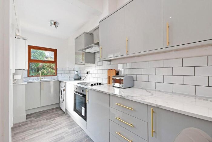 4 Bedroom House To Rent In Beehive Road, Crookesmoor, S10