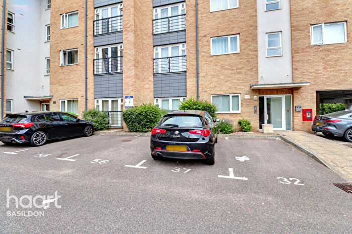 1 Bedroom Apartment For Sale In Southernhay Close, Basildon, SS14