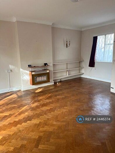 3 Bedroom Detached House To Rent In Manor Drive, London, N20