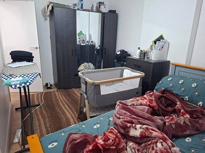 3 Bedroom End Of Terrace House To Rent In Naseby Road, Dagenham, RM10