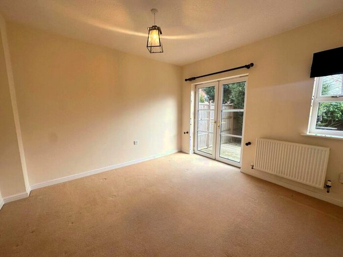 3 Bedroom Town House For Sale In South Knighton Road, Leicester, LE2