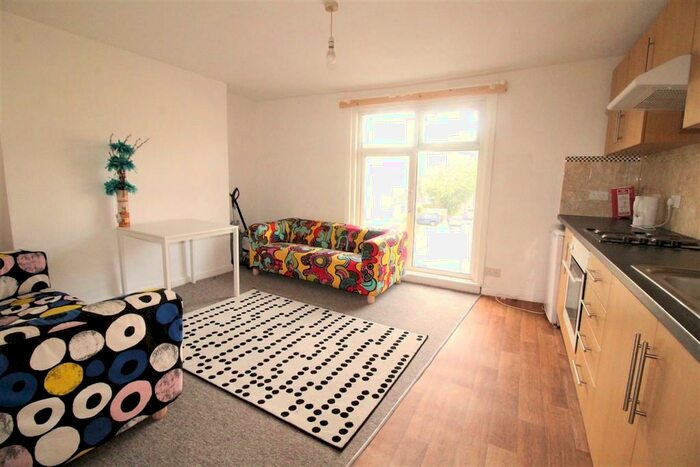 4 Bedroom Flat To Rent In Elm Grove, Southsea, PO5