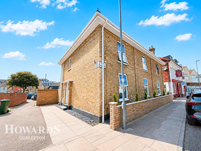 5 Bedroom Semi-Detached House For Sale In Quay Road, Gorleston, NR31