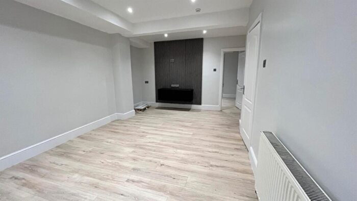 1 Bedroom Flat To Rent In Flat B Woodland Lane, Chapel Allerton, Leeds, LS7