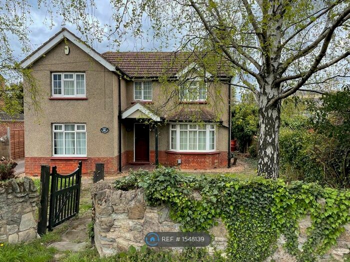 4 Bedroom Detached House To Rent In Cambridge Road, Bedford, MK42