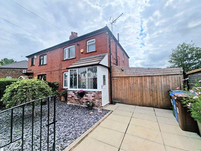 3 Bedroom Semi-Detached House For Sale In Kinder Grove, Romiley, SK6