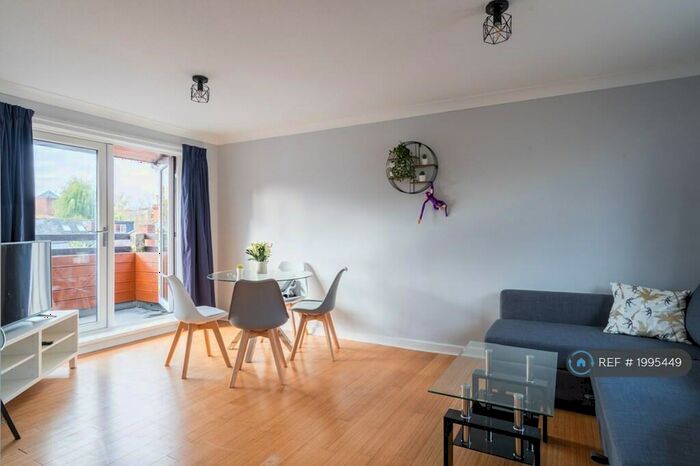 1 Bedroom Flat To Rent In Osprey Court, Reading, RG1