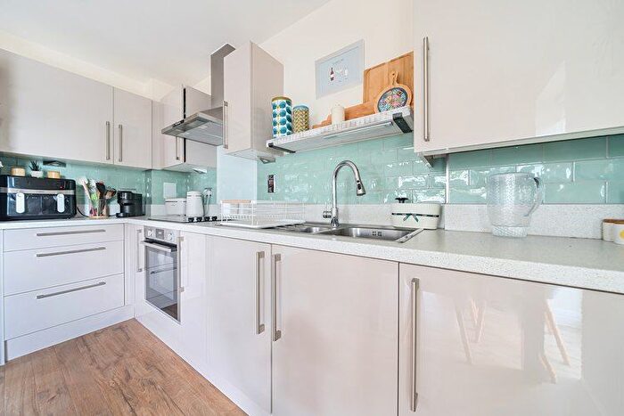 2 Bedroom Flat For Sale In Dakota House, Welwyn Garden City, Hertfordshire, AL7