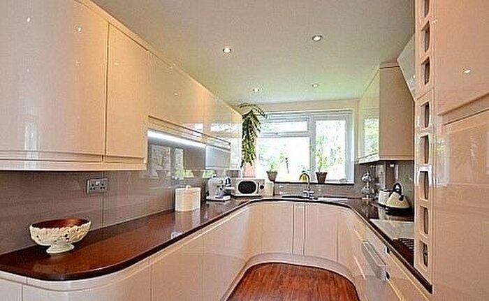 2 Bedroom Maisonette To Rent In Aldwick Court, Sonia Gardens, Woodside Park, N12