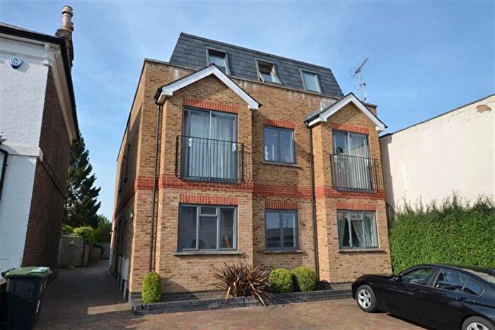 2 Bedroom Apartment To Rent In Queens Road, Buckhurst Hill, IG9
