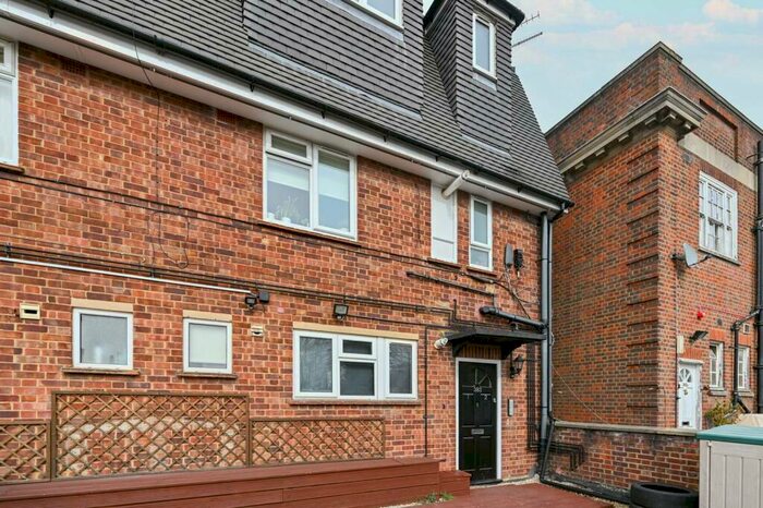 1 Bedroom Flat To Rent In Uxbridge Road, Hatch End, Pinner, HA5