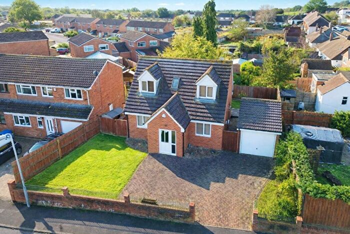 4 Bedroom Detached House For Sale In Porters Close, Deanshanger, MK19