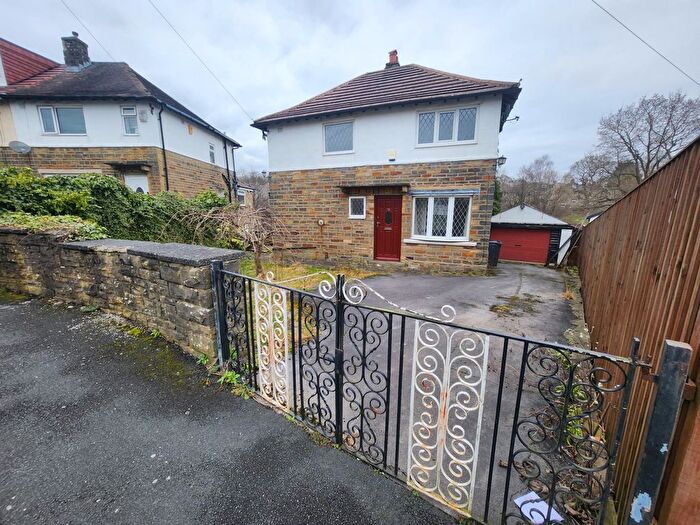 3 Bedroom Detached House To Rent In St. Johns Crescent, Bradford, BD8