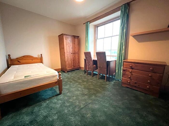 3 Bedroom Flat To Rent In Queen Street, Aberystwyth, SY23