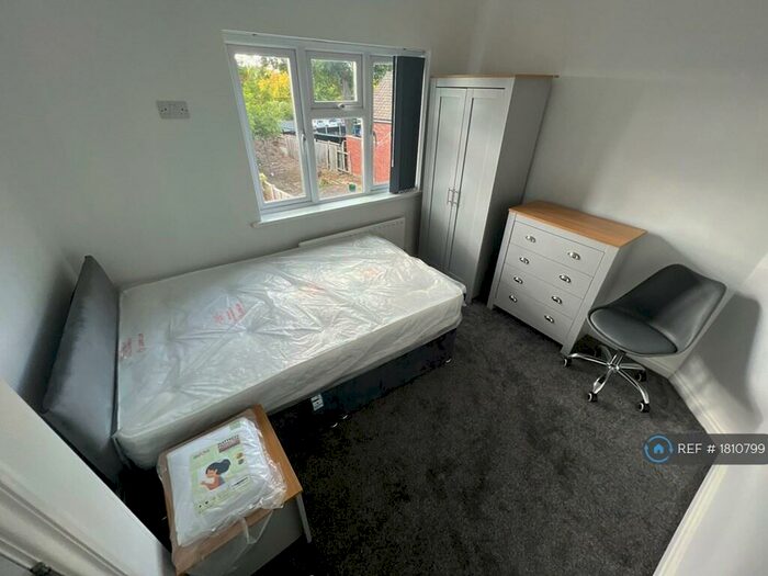 3 Bedroom Semi-Detached House To Rent In Charter Avenue, Coventry, CV4