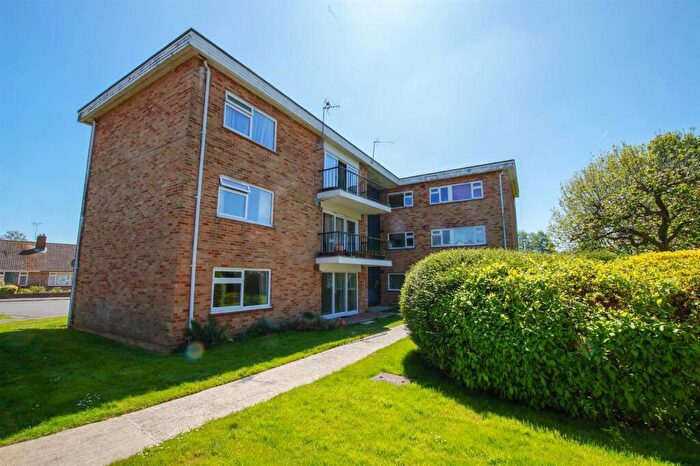 2 Bedroom Apartment To Rent In Hawthorn Close, Chichester, PO19