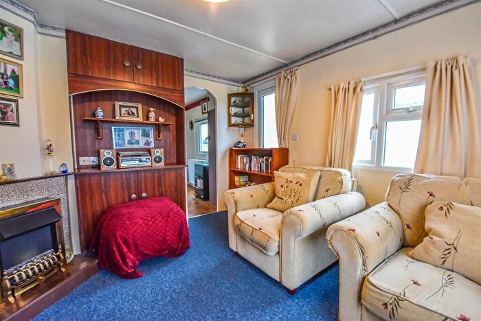 1 Bedroom Park Home For Sale In Berkeley Vale Park, Berkeley, GL13