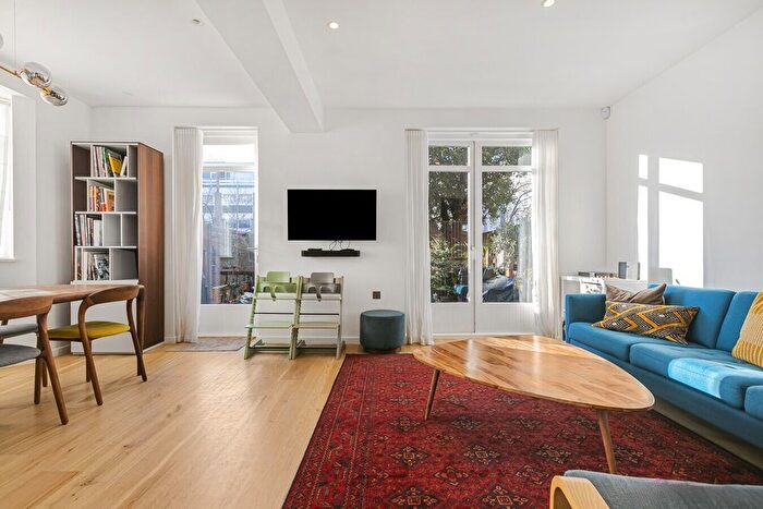 4 Bedroom End Of Terrace House To Rent In Porchester Terrace, Hyde Park, W2