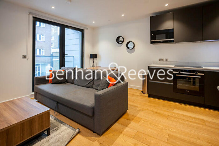 1 Bedroom Apartment To Rent In Luxe Tower, Dock Street, E1