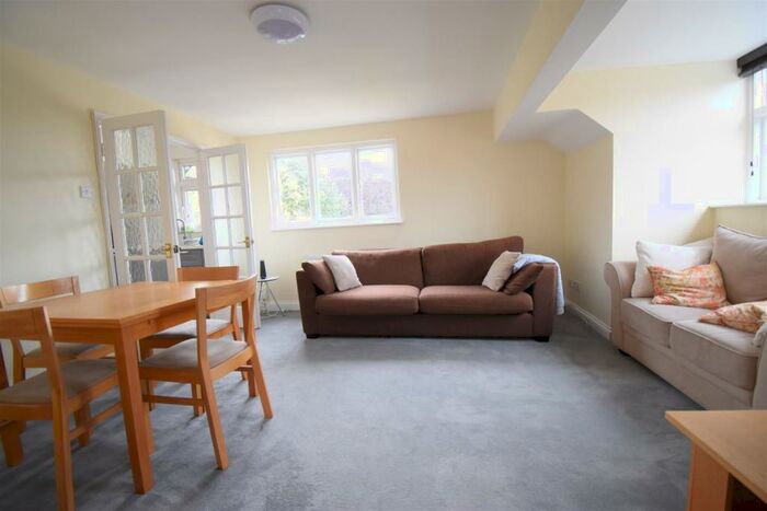 2 Bedroom Flat To Rent In Harborne, Birmingham, B17