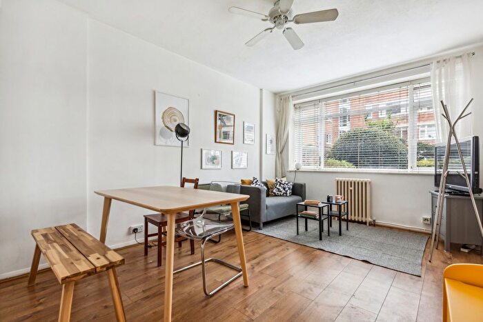1 Bedroom Flat To Rent In Ormonde Court, Upper Richmond Road, SW15