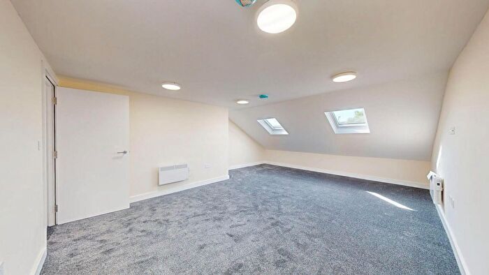 5 Bedroom Flat To Rent In B, Coronation Road, Ealing, NW10