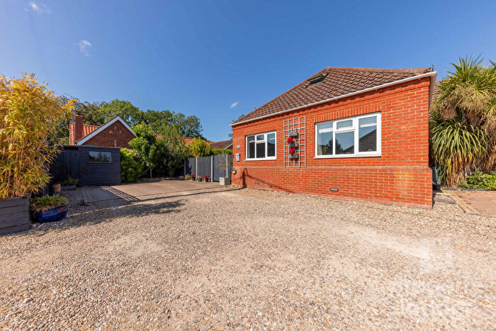 4 Bedroom Semi-Detached House For Sale In Chapel Road, Hainford, Norfolk, NR10
