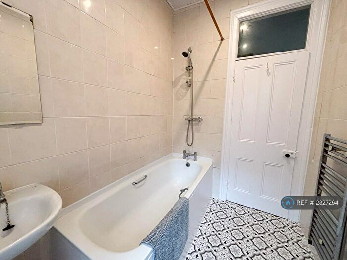 2 Bedroom Flat To Rent In Wingrove Road, Newcastle Upon Tyne, NE4