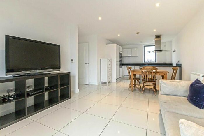 3 Bedroom Flat To Rent In Bermuda Way, Stepney Green, E1