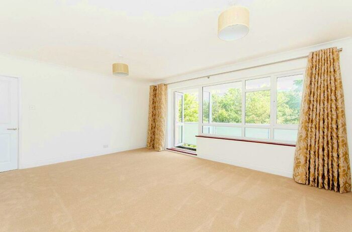 1 Bedroom Flat To Rent In Dove Park, Hatch End, Pinner, HA5