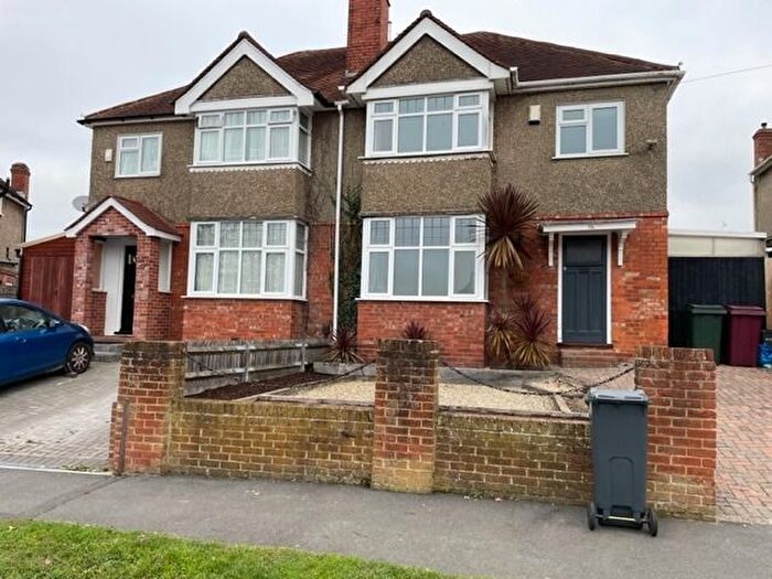 3 Bedroom Semi Detached House To Rent In Bourne Avenue, Reading, Berkshire, RG2